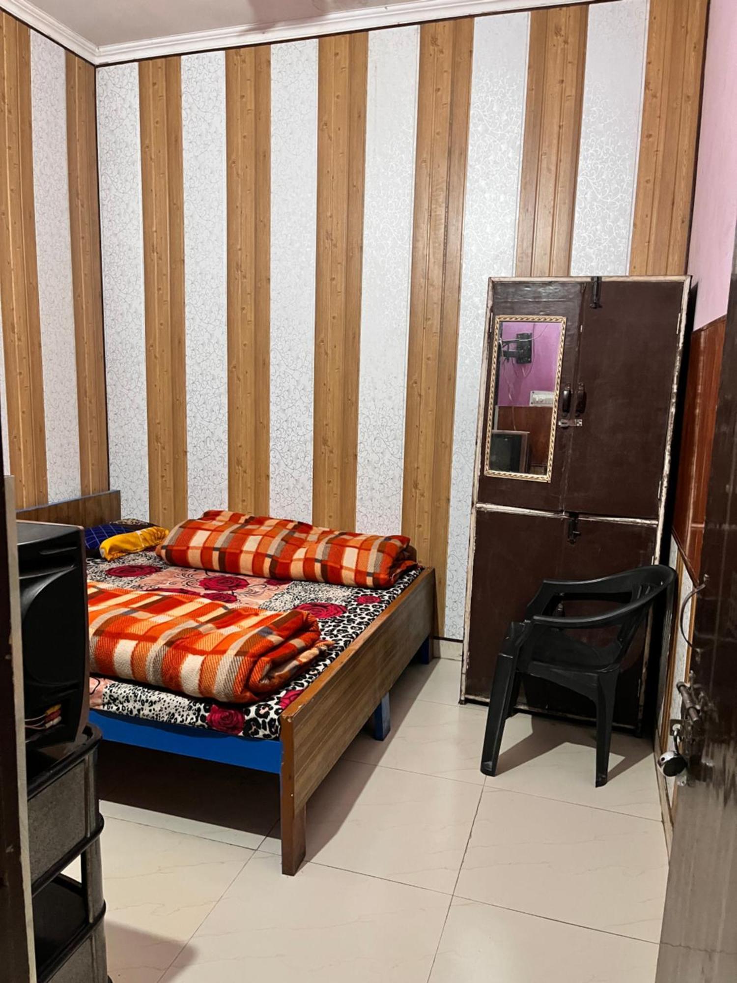 Hotel Pushpanjali Haldwāni Екстериор снимка